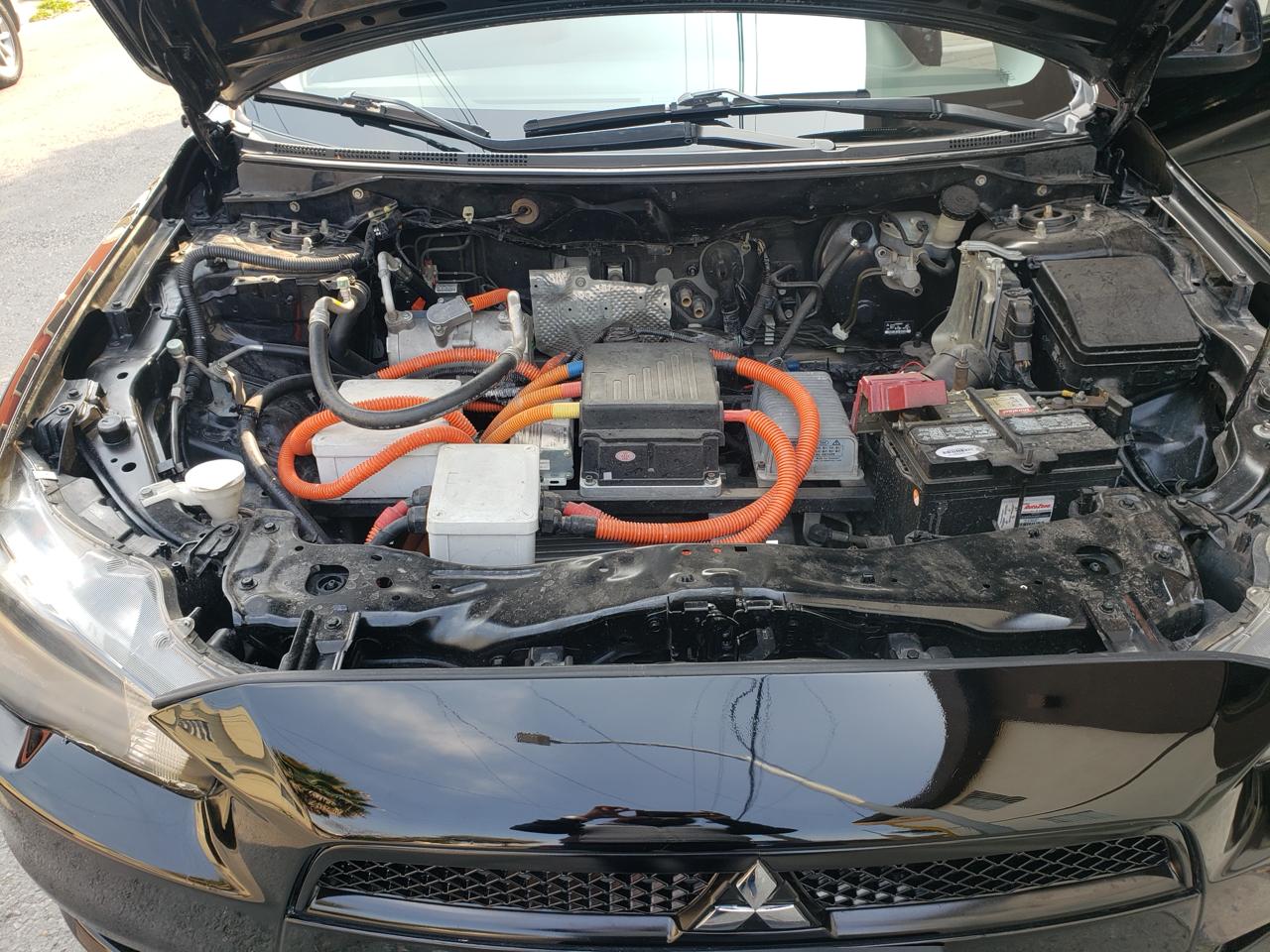Compartimento motor eléctrico frontal